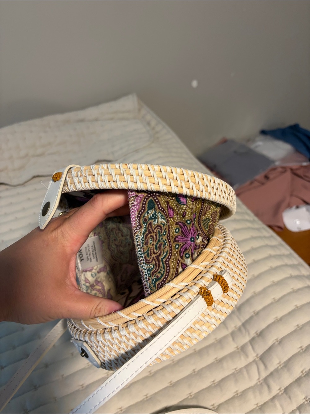 RATTAN MEXICANRound Woven Crossbody Bag in White and Natural - Picture 4 of 4